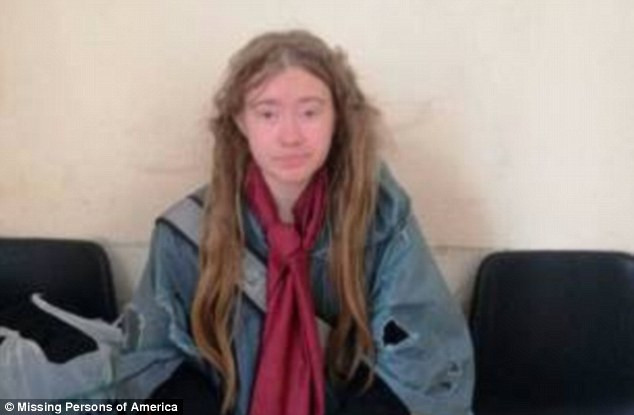 Traieste pe strazile Romei si raspunde numai in engleza. Cine ar putea fi tanara care i-a impresionat pe italieni. FOTO