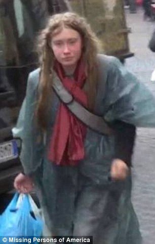 Tanara fara adapost care traieste pe strazile Romei