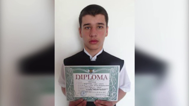 Elev de 18 ani, cautat de familie si politie de aproape 5 zile. Cum l-au surprins camerele de supraveghere inainte sa dispara