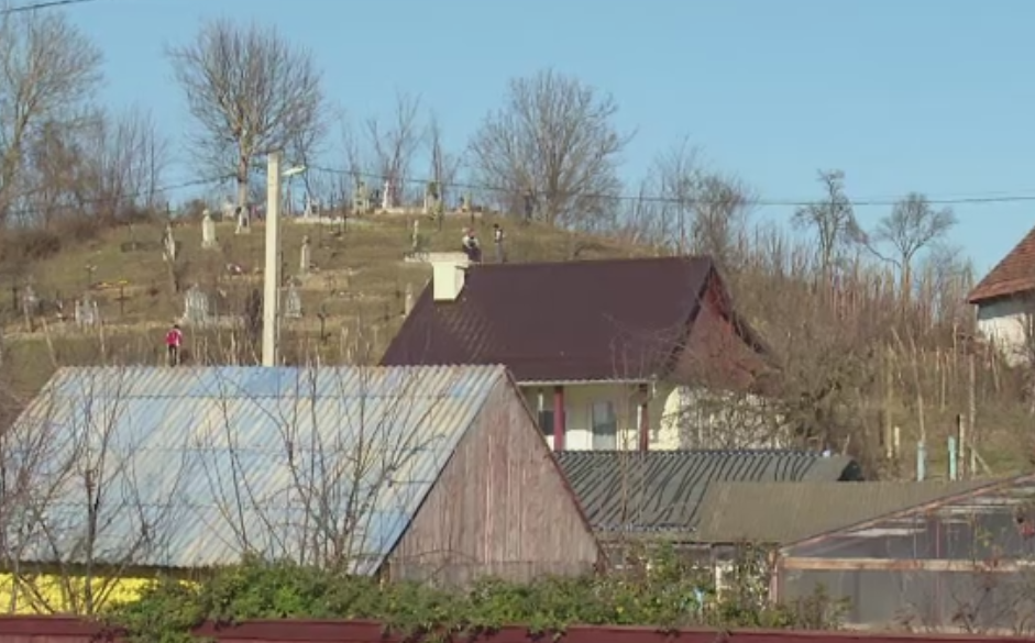 Un om de afaceri din Bistrita-Nasaud s-a sinucis in cimitir dupa ce a lasat bilete de adio familiei. Nimeni nu stie motivul