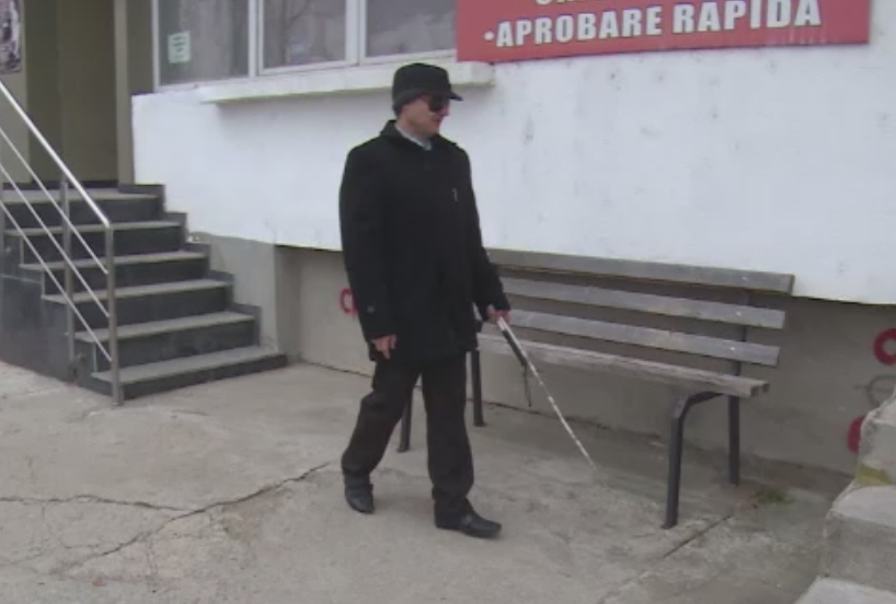 Este nevazator, a promovat examenul de titularizare, dar nu poate sa predea. Cum i-ar fi pus Inspectoratul bete in roate