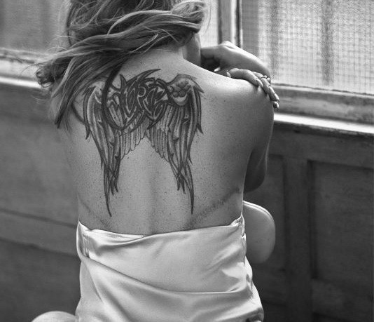 Cantareata celebra care si-a aratat cicatricile dupa o dubla mastectomie. "Vreau sa pot merge la plaja"