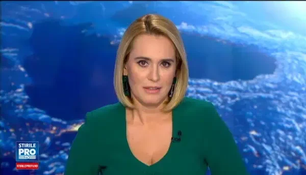 Pe bulevardul Champs Elysee din Paris s-au aprins luminile de Craciun. Ce obiectiv si-a propus primarita orasului