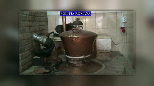 Politia din Prahova a capturat 13 tone de bauturi spirtoase contrafacute. Ce au mai gasit in casele supectilor