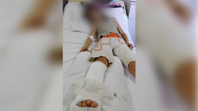 Parintii fetei din Arges care a fost ranita la scoala de un dulap cazut cer daune de un milion de euro. Ancheta este in curs