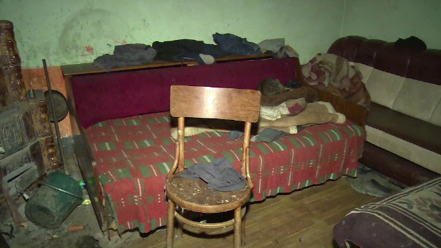 A asteptat ca sotia sa plece in Italia, apoi si-a violat fiica. "De cate ori bea trebuia sa stam pe afara"