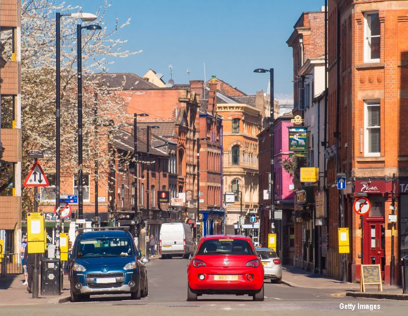 Ce a aparut pe un drum din Marea Britanie, dupa o ploaie. Strada a fost inchisa pe ambele sensuri de mers. VIDEO
