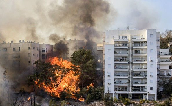 Zeci de mii de oameni evacuati in Israel, in urma unor incendii de vegetatie. Autoritatile suspecteaza o mana criminala