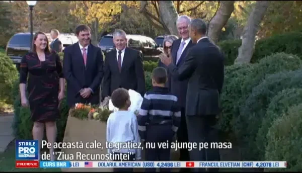 Pentru ultima data in mandatul sau, Obama a gratiat doi curcani. De ce vor lipsi fiicele sale de Ziua Recunostintei