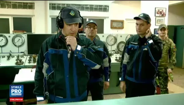 Patru scafandri militari din Constanta stau inchisi de patru zile intr-o camera hiperbara. Care este misiunea lor