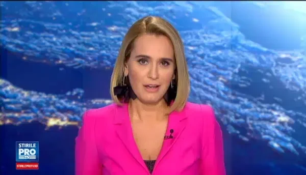 Un camion cu numere romanesti a reusit sa ramana intepenit intre doua case din Anglia.