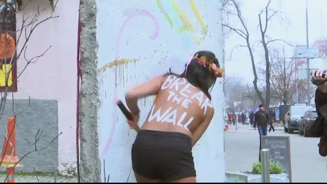 Activistele FEMEN din Ucraina au protestat la bustul gol, nemultumite ca nu pot calatori in UE fara vize