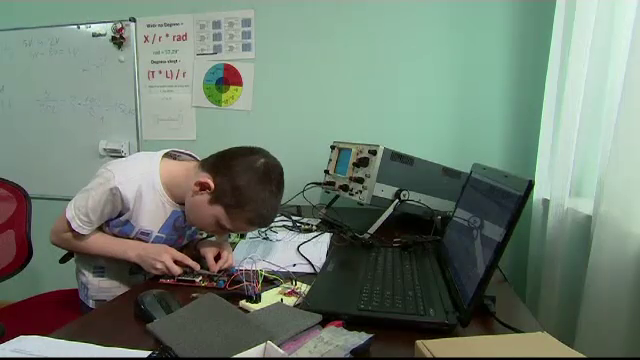Geniul de 9 ani care deja studiaza la facultate informatica si matematica. Ce i-a oferit guvernul baiatului