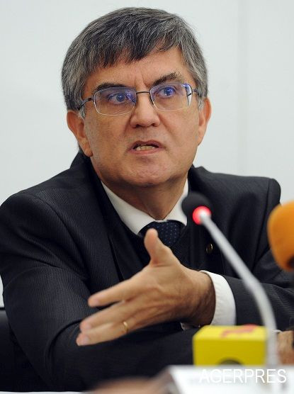 Luni, elevii vor afla cate ore isi pot petrece facand temele in afara scolii. Schimbarile pregatite de ministrul Educatiei