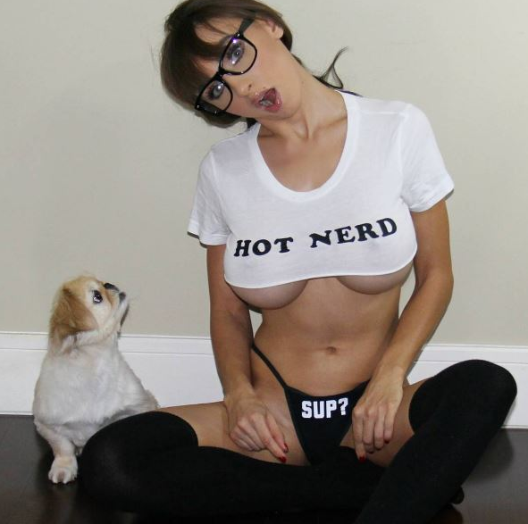 Nu se poate decide intre Messi si Ronaldo. Femeia care incinge lupta intre cei mai buni fotbalisti ai lumii inainte de El Clasico