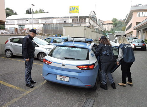 Adolescent roman, la un pas sa fie linsat in Italia dupa ce a jefuit o batrana. Martorii au vrut sa-l ia la bataie