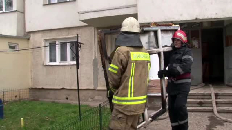 Un bloc din Botosani a luat foc dupa ce o batrana a inlocuit butelia de la aragaz. Ce a facut in urmatoarele secunde