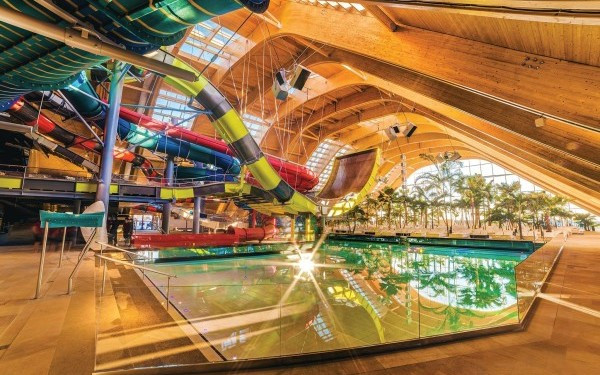 Incident grav la Therme Bucuresti. Un tanar a ajuns la urgente