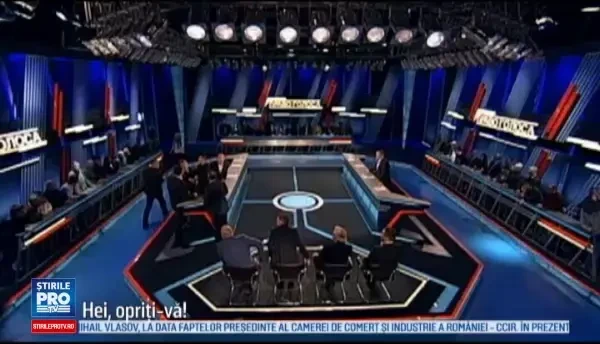 Invitat batut intr-o emisiune din Rusia, dupa ce a laudat Romania si l-a criticat pe Putin. Chiar si moderatorul a dat in el