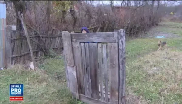 Batrana din Gorj care traieste la lumina lumanarii. Cum a ajuns sa aiba singura casa din sat neracordata la curent