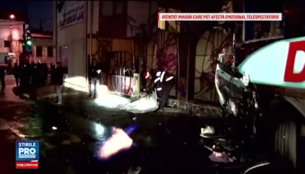 ANIMATIE GRAFICA. Cum s-a produs accidentul de la Mioveni cu doua autobuze in care erau 100 de oameni. 26 de persoane, ranite