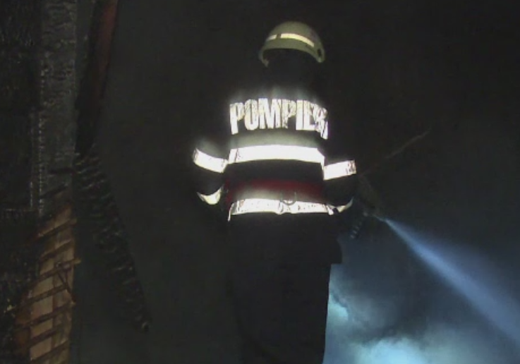 Un barbat a murit intr-un incendiu izbucnit in anexa in care locuia. Flacarile au pornit in miez de noapte