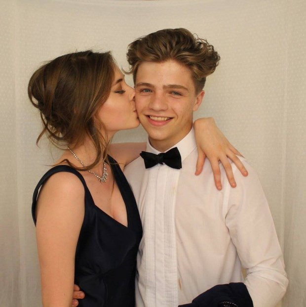 A murit dupa ce a incercat sa opreasca o bataie intr-un club. Ultimul mesaj trimis iubitei