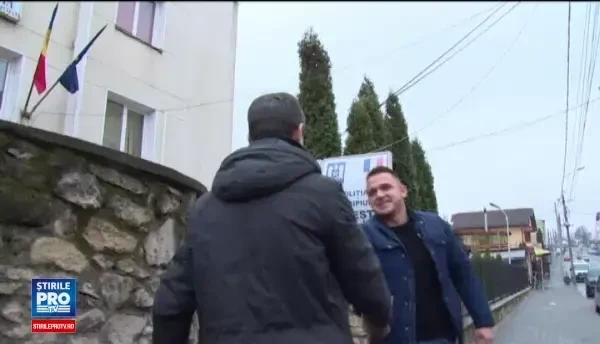 Intalnire emotionanta intre un pasager si politistul care l-a salvat din autobuzul groazei