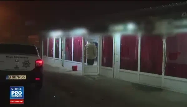 Baut si infuriat de gelozie, patronul unui bar din Pitesti si-a batut sotia si si-a devastat localul