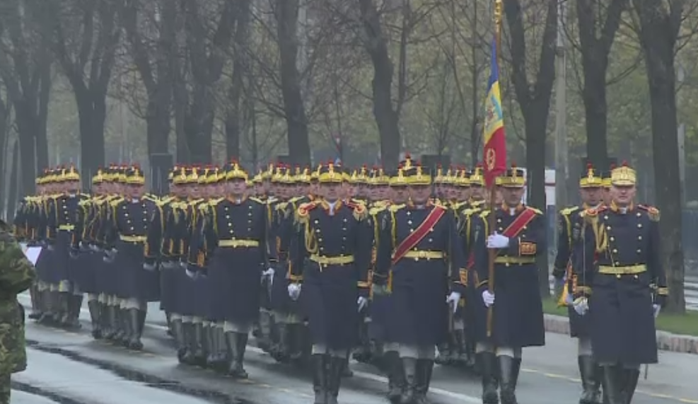 Repetitii la Arcul de Triumf, pentru parada de Ziua Nationala. Au participat peste 3.000 de militari si 250 de vehicule