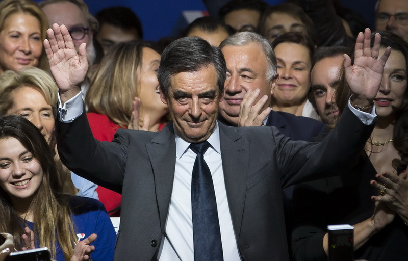 Alegeri primare in Franta, pentru desemnarea candidatului de centru-dreapta la prezidentiale. Favorit e Francois Fillon