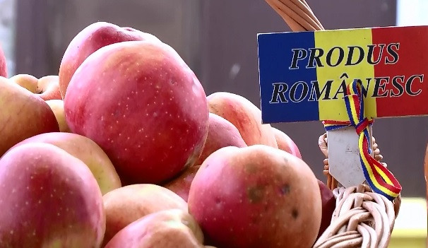 Romanii au inceput sa bea tot mai multe sucuri naturale, facute din fructe proaspete. Cat de profitabil e pentru producatori