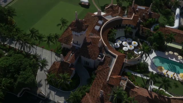 Povestea castelului opulent unde si-a petrecut Donald Trump Ziua Recunostintei. "A fost afacerea secolului"