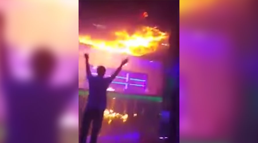 Incendiul similar cu cel din Colectiv intr-un club din Ucraina. Tavanul a luat foc, 14 persoane au fost ranite. VIDEO