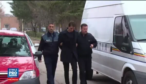 Si-ar fi omorat in bataie tatal, apoi a sunat la 112 sa spuna ca l-a gasit decedat. Ce l-a dat de gol pe tanarul din Arges
