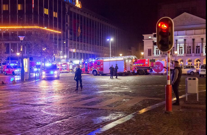 Explozie intr-o parcare din Liege, Belgia. Cinci masini au luat foc. VIDEO