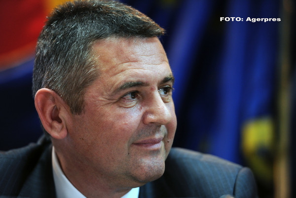 Pentru a 2-a oara, deputatii NU au avut cvorum pentru a vota urmarirea penala a lui Bejinariu. Selfieul istoric al lui Cernea