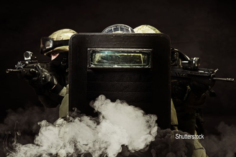 O echipa SWAT din Rusia s-a facut de ras dupa ce un suspect i-a pacalit chiar sub nasul lor. Cum a evadat barbatul. VIDEO