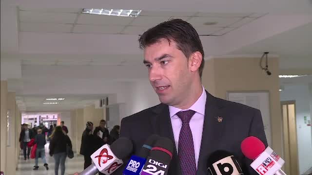 Situatia absurda descoperita de ministrul de Interne la Directia de Permise. IMAGINI LIVE cu situatia de la ghisee