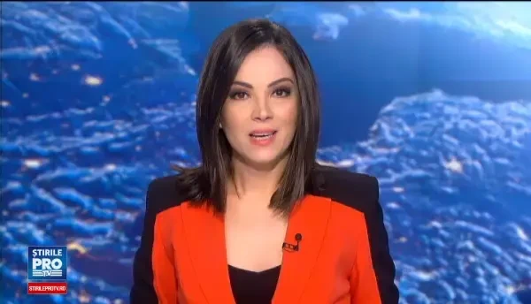 Imagini inedite, suprinse in Masivul Retezat. De ce a devenit aceasta vulpe o atractie pentru turisti