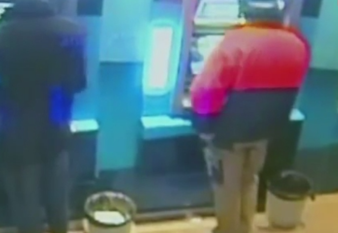 Roman, arestat dupa ce a fost prins in flagrant in Australia, pentru clonare de carduri. Cum a fost filmat. VIDEO