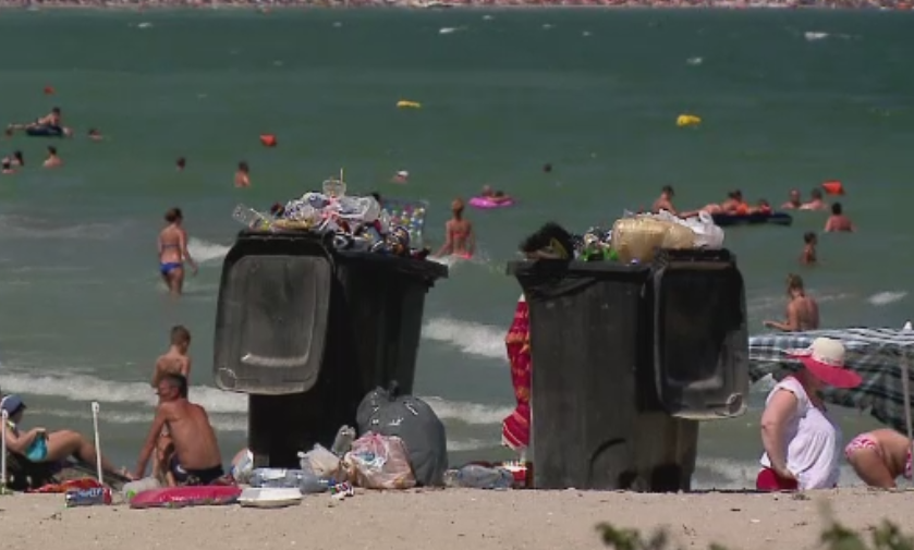 Plajele au devenit de 7 ori mai murdare decat erau in luna aprilie. Care sunt cele mai afectate zone
