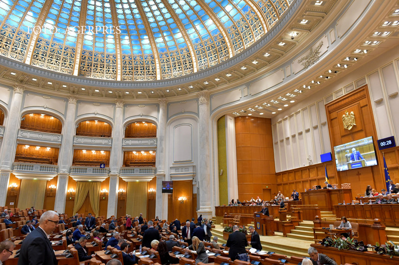 Candidatii care au locurile asigurate in Parlament inainte de alegeri. Deputăţia, lasata mostenire copiilor si nevestelor