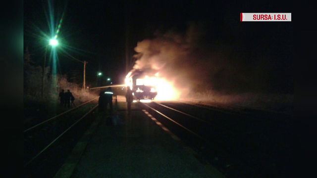 Un tren in care se aflau sase persoane a luat foc in mers, in zona statiunii Neptun. Conductorul a fost ranit