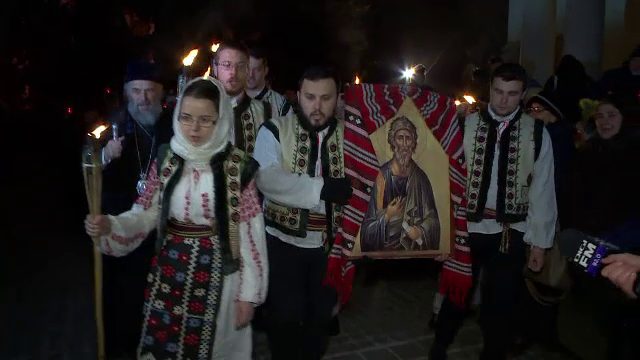 100 de studenti din Galati au participat la Pelerinajul Luminii ce simbolizeaza trecerea Apostolului Andrei prin Romania