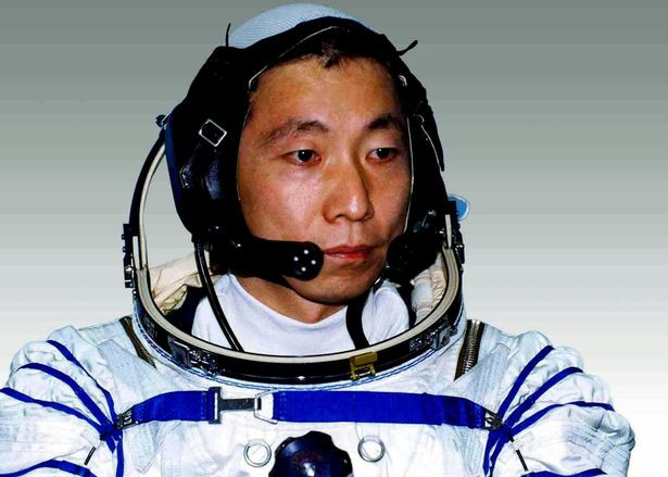 Zgomotele stranii auzite de primul astronaut chinez, in spatiu. "Nu pareau sa vina nici din interiorul, nici din afara navei"