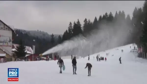 Venirea zapezii pe partiile din tara s-a sincronizat la fix cu minivacanta de 1 Decembrie. E foarte palpitant cu placa