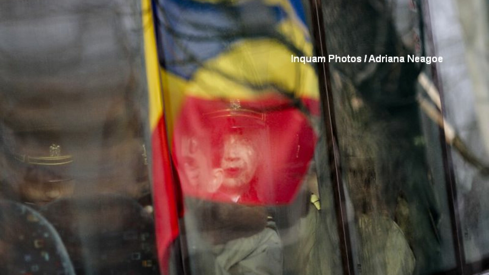 3.000 de militari, 250 de vehicule si 50 de aeronave. GALERIE FOTO cu parada de 1 Decembrie