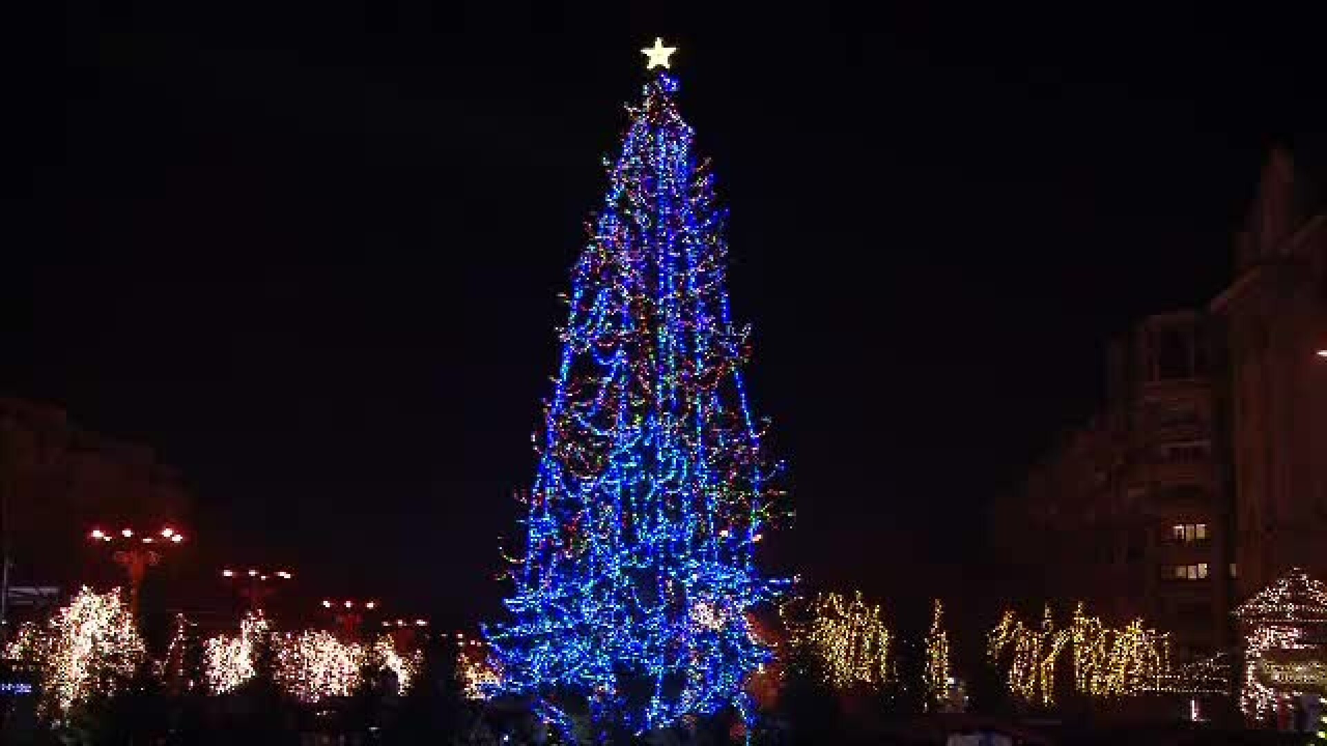 In Bucuresti a fost dat startul sarbatorilor de iarna. Trei milioane de beculete au fost aprinse. VIDEO