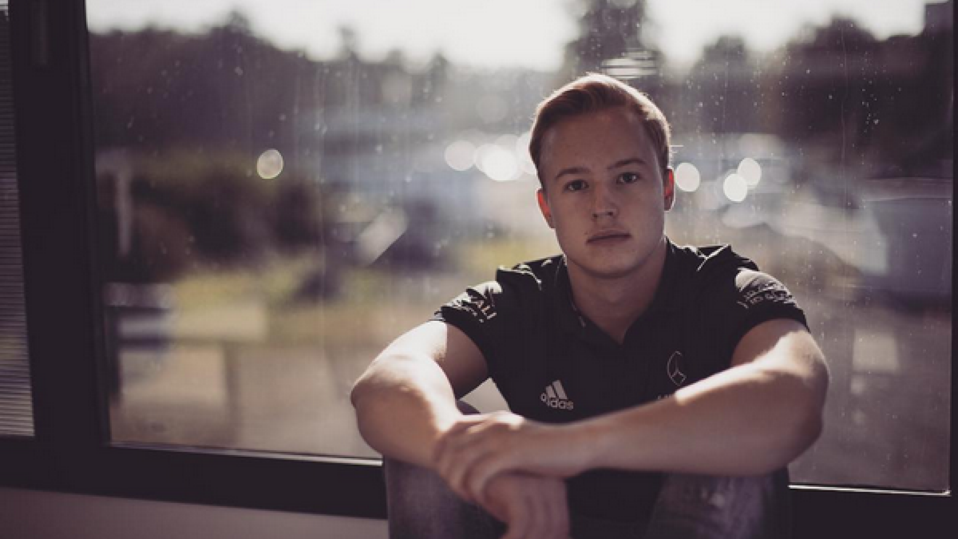 Cum arata partenera "celui mai norocos adolescent". Baiatul de 17 ani este pilot de Formula 3 si fiu de miliardar rus